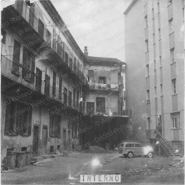 Originali esposti: viale Col di Lana, positivo, bianco e nero, mm 173x171. 