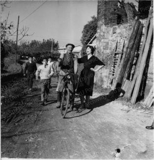 Altre immagini: cascina settecentesca in zona Vigentino, positivo, bianco e nero, mm 118x88. 