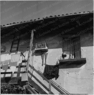 Altre immagini: cascina settecentesca in zona Vigentino, positivo, bianco e nero, mm 118x88. 