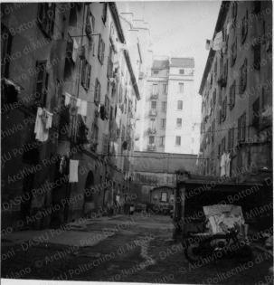 Collegio regionale lombardo degli architetti: I Convegno " Gli sviluppi di Milano", "I Tuguri", mostra allestita nell'occasione a cura di Piero Bottoni, Milano 1959