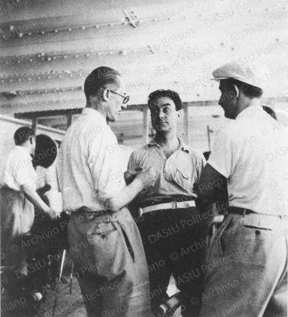Le persone durante i lavori: Le Corbusier, Pietro Bardi e Gino Pollini, positivo, bianco e nero, mm 183x165.