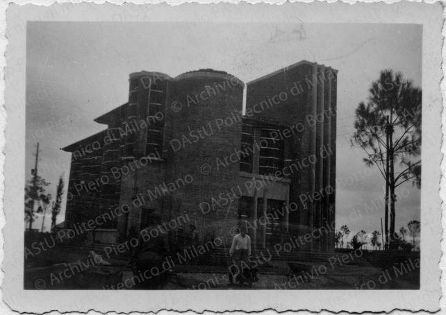 Littoria: Ufficio postale (arch. A. Mazzoni), positivo, bianco e nero, mm 64x90.