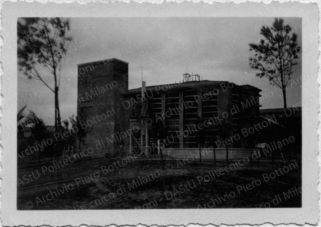 Littoria: Ufficio postale (arch. A. Mazzoni), positivo, bianco e nero, mm 64x90.