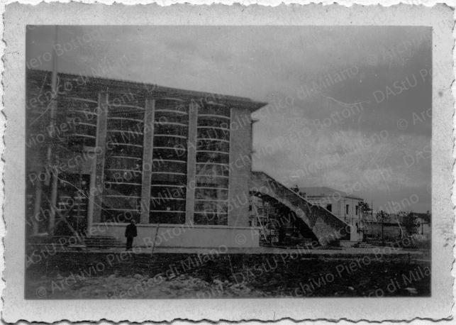 Littoria: Ufficio postale (arch. A. Mazzoni), positivo, bianco e nero, mm 64x90.