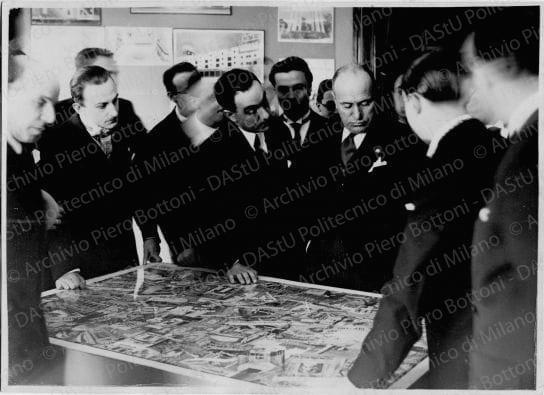 II Mostra Miar, Roma, 1931, Benito Mussolini in visita, positivo, bianco e nero, mm 167x230. 