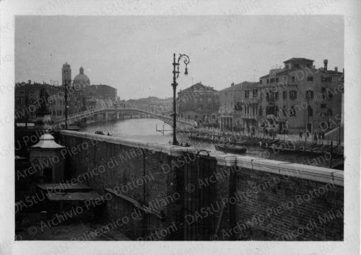 Veduta della città, positivo, bianco e nero, mm 61x86.