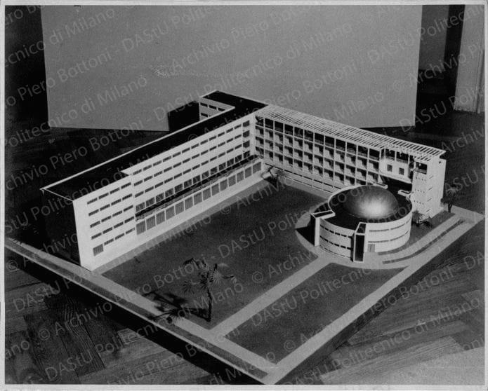 Architetti A. Bianchetti, W. Galmanini, C. Pea, progetto di Casa dello studente e sede del Guf in Pavia, 1934, riproduzionedi alcune tavole e viste del plastico. Veduta del plastico, positivo, bianco e nero, mm 235x295.