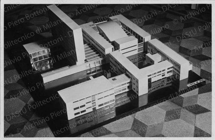 Arch. Cesare Cattaneo, progetto di Casa dell'assistenza fascista per una citt  di 100.000 abitanti, riproduzione di alcune tavole e viste del plastico. Veduta del plastico, positivo, bianco e nero, mm 96x145. 