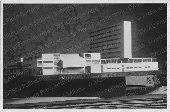 Arch. Cesare Cattaneo, progetto di Casa dell'assistenza fascista per una citt  di 100.000 abitanti, riproduzione di alcune tavole e viste del plastico. Veduta del plastico, positivo, bianco e nero, mm 96x145. 