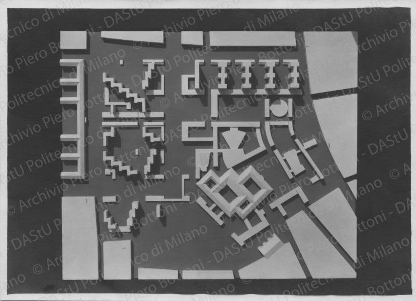 Arch. Cesare Cattaneo, progetto di Centro cittadino, 1935, riproduzione di alcune tavole e viste del plastico. Veduta del plastico, positivo, bianco e nero, mm 128x177. 
