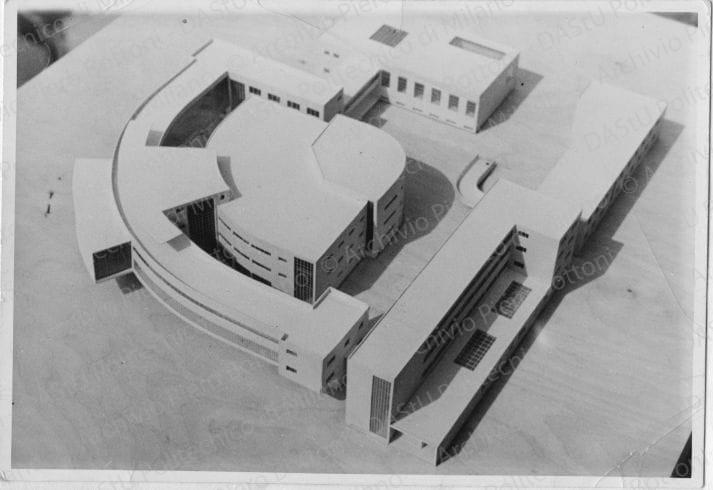 Arch. Vito Latis, progetto di Casa dell'assistenza fascista. Veduta del plastico, positivo, bianco e nero, mm 103x150. 