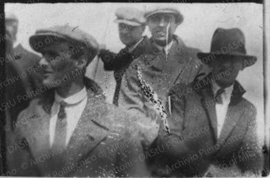 Persone partecipanti al viaggio, tra cui anche Bottoni, a bordo della nave "Biancamano" e in altri luoghi visitati, positivo, bianco e nero, mm 26x36.