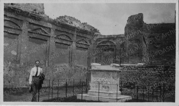 Pompei anche con persone, positivo, bianco e nero, mm 64x107. 