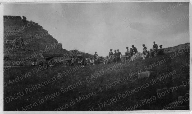 Pompei anche con persone, positivo, bianco e nero, mm 62x106. 