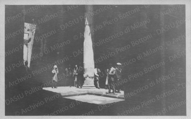 Pompei anche con persone, positivo, bianco e nero, mm 84x133. 