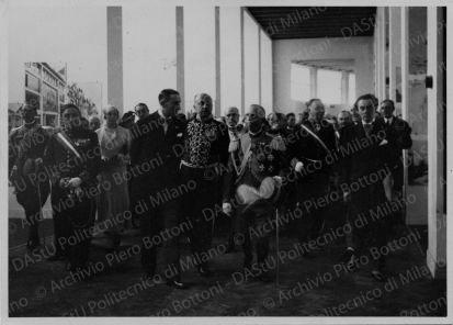 Inaugurazione della mostra con Re Vittorio Emanuele III, positivo, bianco e nero, mm 125x175.
