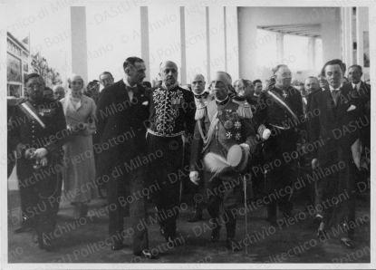 Inaugurazione della mostra con Re Vittorio Emanuele III, positivo, bianco e nero, mm 125x175.