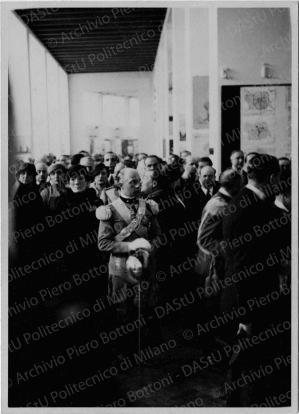 Inaugurazione della mostra con Re Vittorio Emanuele III, positivo, bianco e nero, mm 175x125.