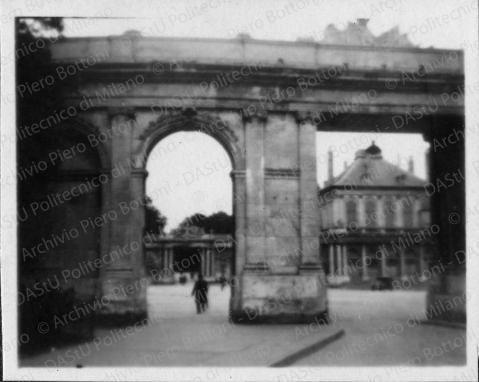 Nancy: Place de la Carri?re, positivo, bianco e nero, mm 32x42. 
