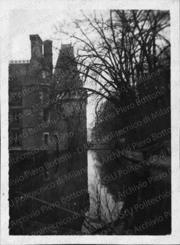 Maintenon: veduta del castello, positivo, bianco e nero, mm 42x32. 