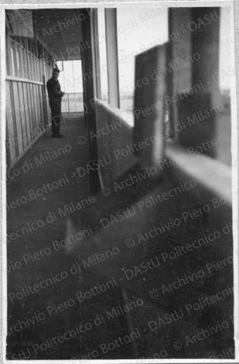 Paesaggi urbani, architetture, ambienti e situazioni diverse, positivo, bianco e nero, mm 87x57. 