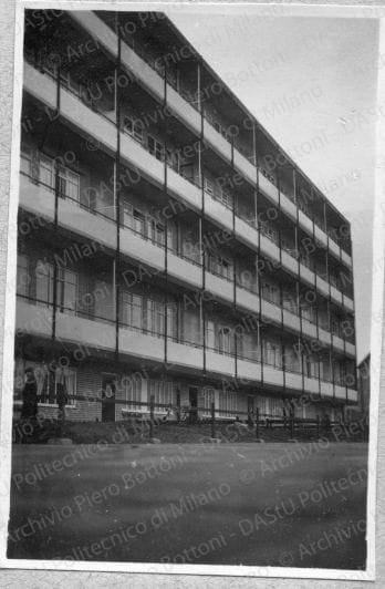 Paesaggi urbani, architetture, ambienti e situazioni diverse, positivo, bianco e nero, mm 88x58. 