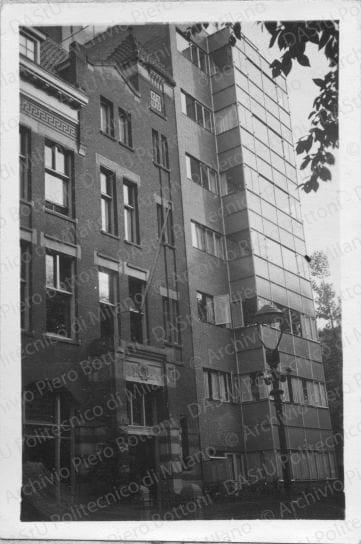 Paesaggi urbani, architetture, ambienti e situazioni diverse, positivo, bianco e nero, mm 92x62. 