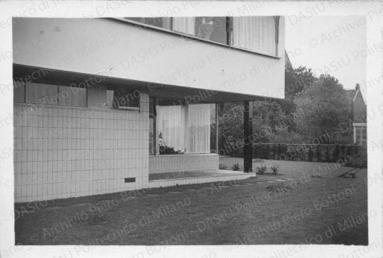Paesaggi urbani, architetture, ambienti e situazioni diverse, positivo, bianco e nero, mm 62x92. 