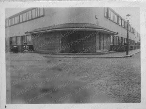 Paesaggi urbani, architetture, ambienti e situazioni diverse, positivo, bianco e nero, mm 64x87. 