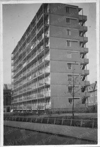 Paesaggi urbani, architetture, ambienti e situazioni diverse, positivo, bianco e nero, mm 88x58. 