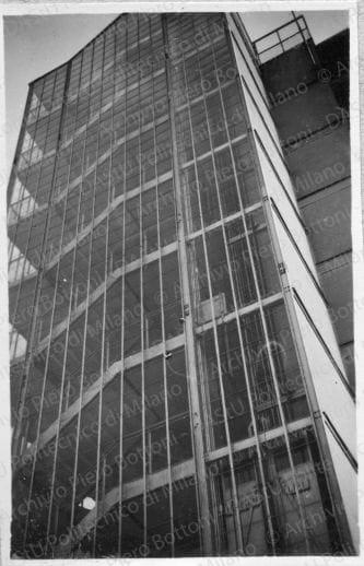 Paesaggi urbani, architetture, ambienti e situazioni diverse, positivo, bianco e nero, mm 88x58. 