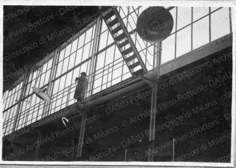 Paesaggi urbani, architetture, ambienti e situazioni diverse, positivo, bianco e nero, mm 58x83. 