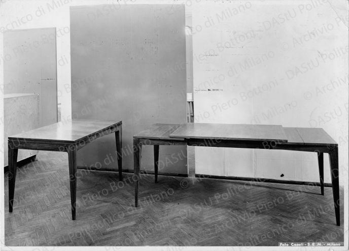 Architetti Braga e Casati, tavolo allungabile, positivo, bianco e nero, mm 168x233.