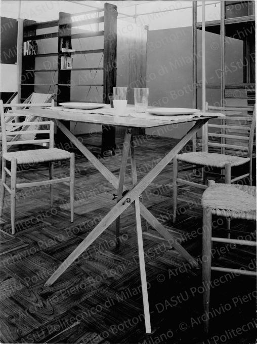 Alloggio 6, soggiorno, positivo, bianco e nero, mm 230x171.