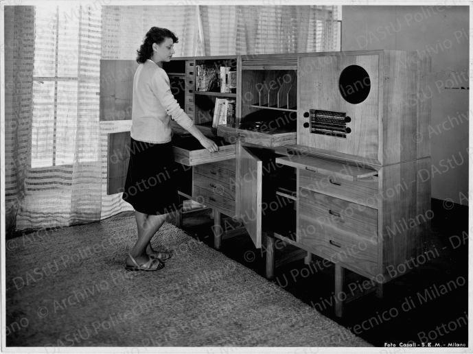 Mobile componibile per radio, ecc., positivo, bianco e nero, mm 174x234. 