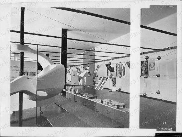 Mostra la forma dell'utile, positivo, bianco e nero, mm 181x238. 