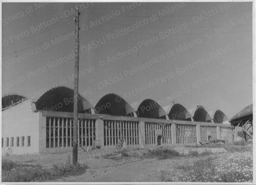Edifici industriali e prefabbricazione, positivo, bianco e nero, mm 126x177. 