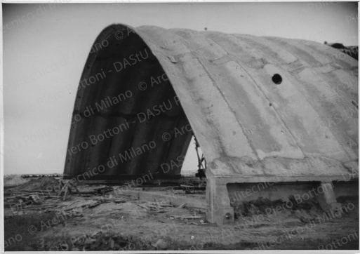 Edifici industriali e prefabbricazione, positivo, bianco e nero, mm 122x175. 