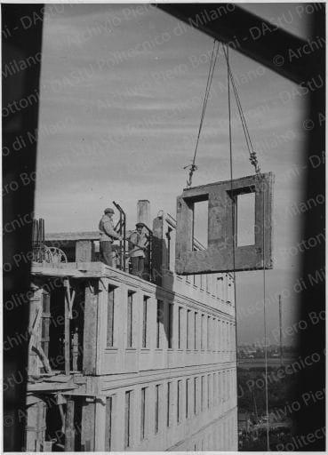 Edifici industriali e prefabbricazione, positivo, bianco e nero, mm 173x125. 