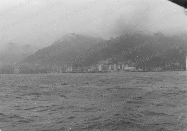 Panorama, positivo, bianco e nero, mm 71x101. 