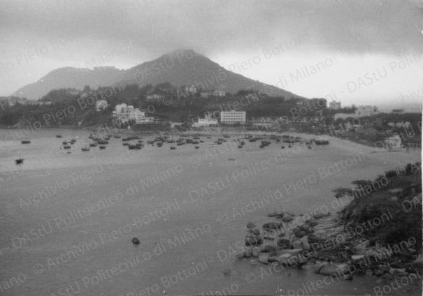 Panorama, positivo, bianco e nero, mm 71x101. 