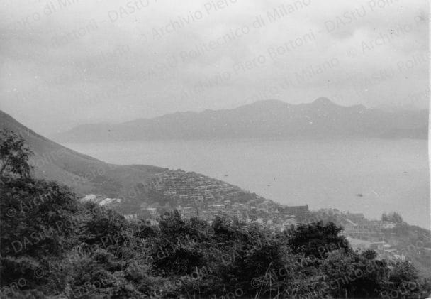 Panorama, positivo, bianco e nero, mm 71x101. 
