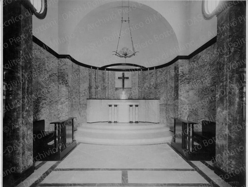 Veduta dell'altare, positivo, bianco e nero, mm 228x286. Annotazione manoscritta sul verso: "Cappella Vitale Ottobiano Lomellina (1928)".