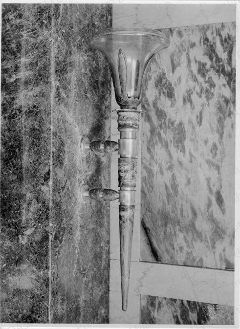 Veduta della lampada a muro, positivo, bianco e nero, mm 227x167. 