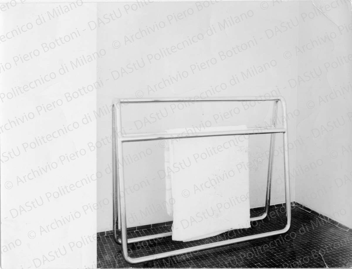Idem, in formato differente, positivo, bianco e nero, mm 178x236. 