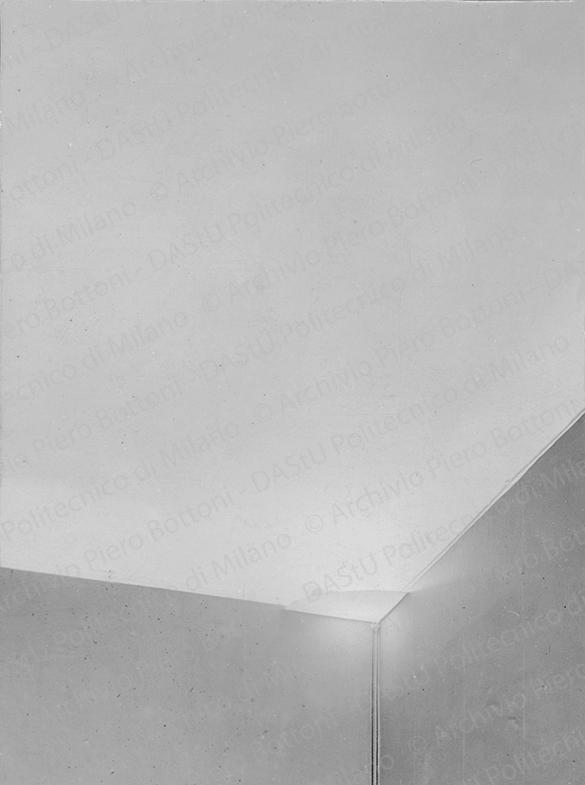 Veduta di lampada d'angolo, positivo, bianco e nero, mm 101x74. 