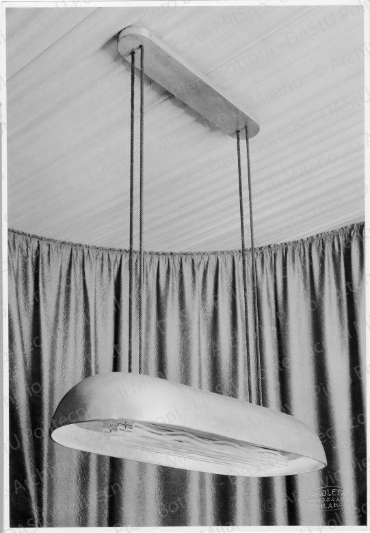 Veduta di lampadario, positivo, bianco e nero, mm 214x145. 