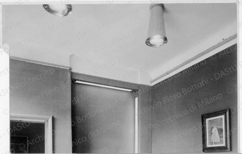 Veduta di lampadario, positivo, bianco e nero, mm 144x228. 