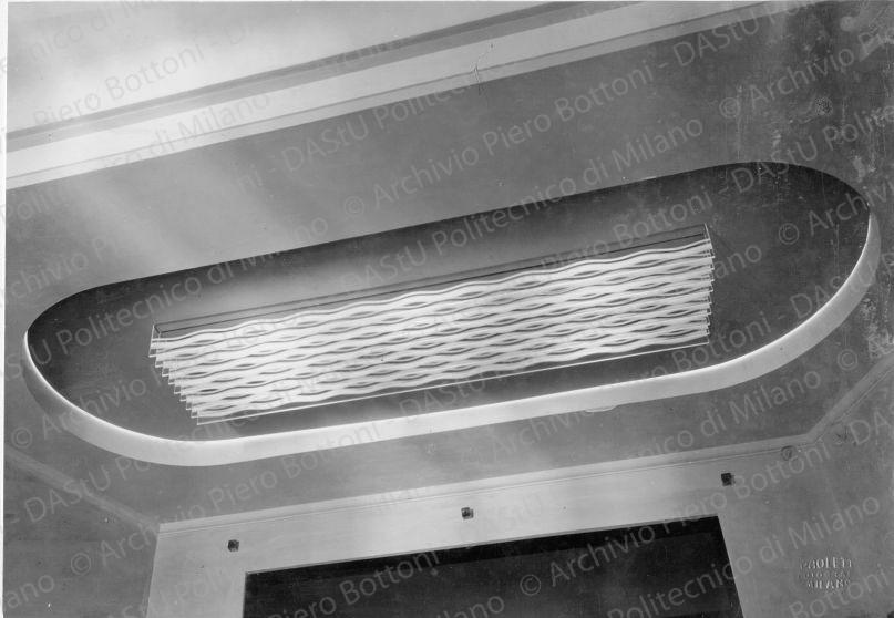 Veduta di lampadario incassato, positivo, bianco e nero, mm 228x158. 