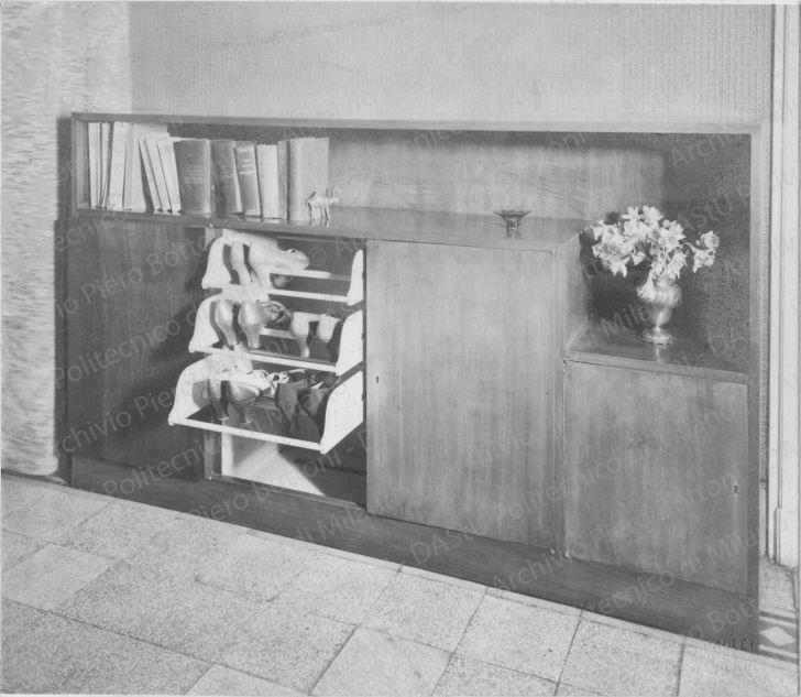 Veduta di mobile scarpiera. Timbro a secco "Paoletti fotografo Milano". Positivo, bianco e nero,160x185 mm, album giallo n.8, pag.69.
